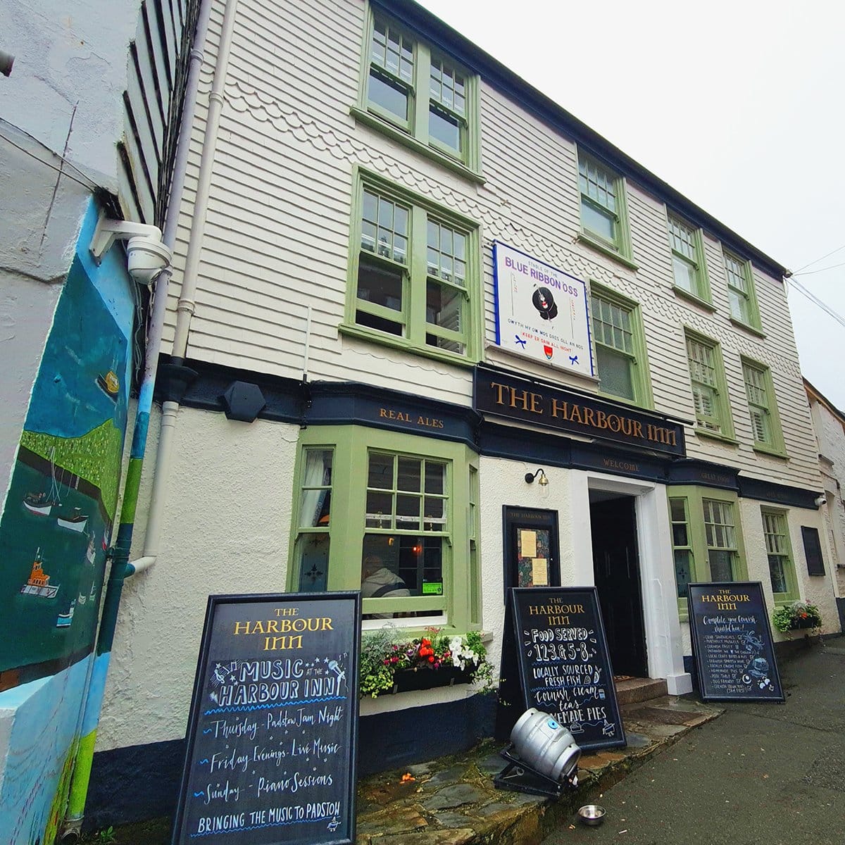 The Harbour Inn in Padstow, popular with music lovers and pub traditionalists